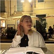 studentessa universitaria offre lezioni di tutte le materie
